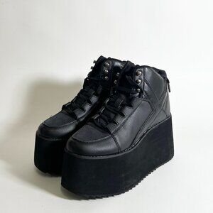 NIB YRU Qozmo Black Platform Sneakers